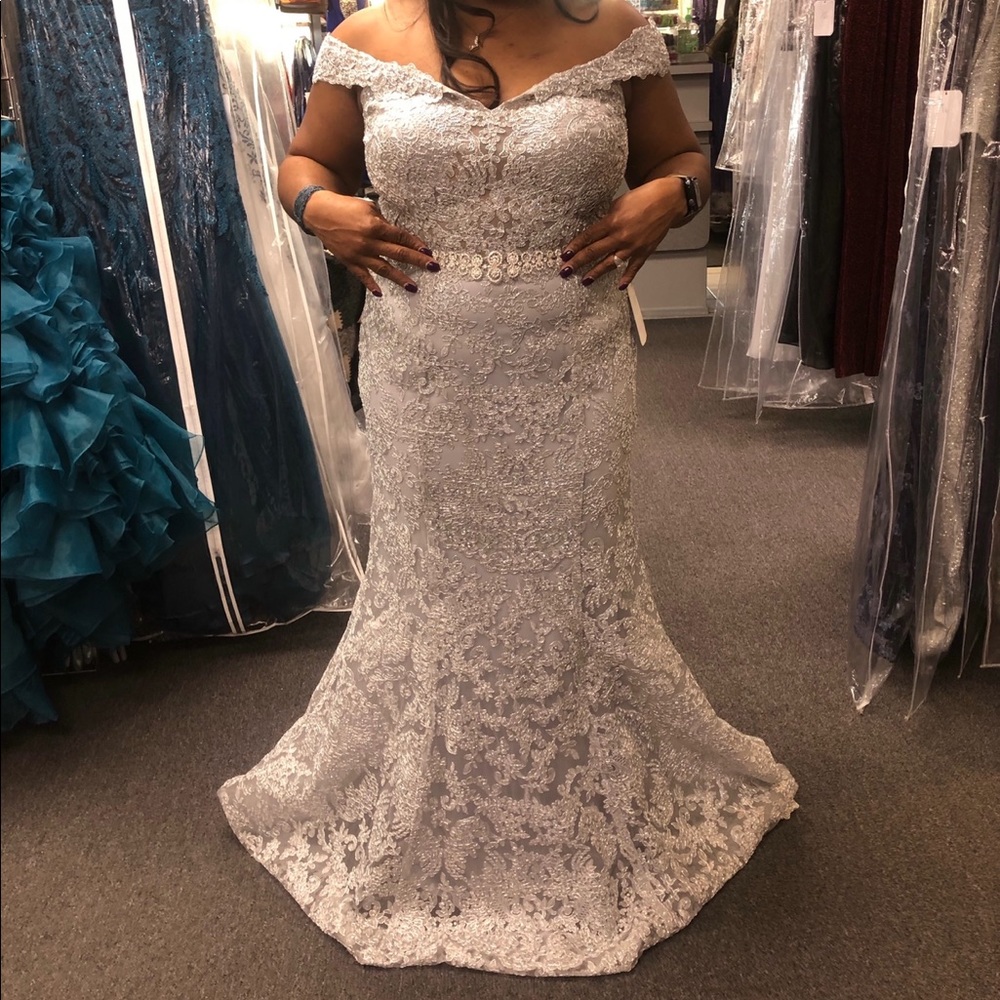 Wedding dress/evening gown